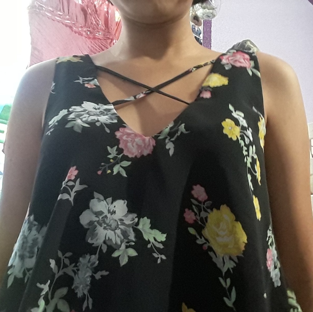 Black floral crop top